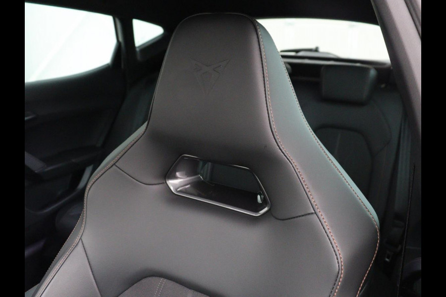 CUPRA Formentor 1.4 eHybrid VZ | 245pk | Adaptive cruise | Stuurverwarming | Carplay | Sfeerverlichting | Camera | Sportstoelen | Full LED | Half leder | Navigatie | Keyless | PHEV | Plug In