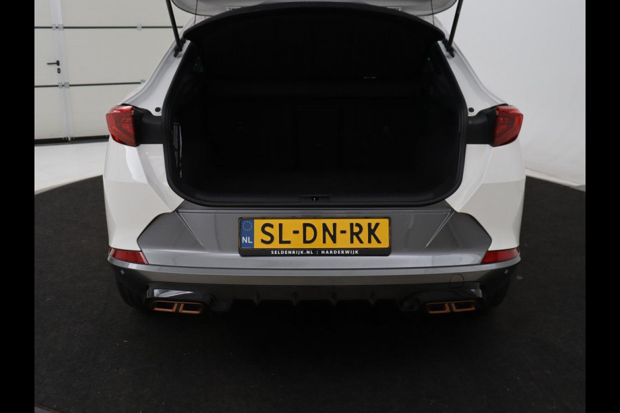 CUPRA Formentor 1.4 eHybrid VZ | 245pk | Adaptive cruise | Stuurverwarming | Carplay | Sfeerverlichting | Camera | Sportstoelen | Full LED | Half leder | Navigatie | Keyless | PHEV | Plug In