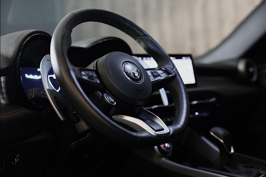 Alfa Romeo Tonale 1.5T Hybrid Veloce / 160 PK / Acc / Leder / Navi / 360 Camera / HK / Sfeerverlichting / Dode Hoek / Lane Assist