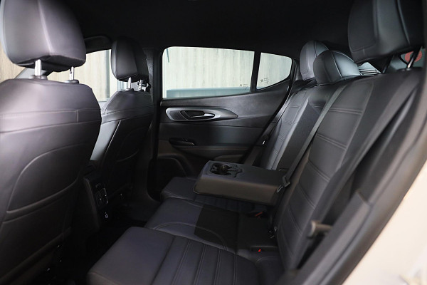 Alfa Romeo Tonale 1.5T Hybrid Veloce / 160 PK / Acc / Leder / Navi / 360 Camera / HK / Sfeerverlichting / Dode Hoek / Lane Assist