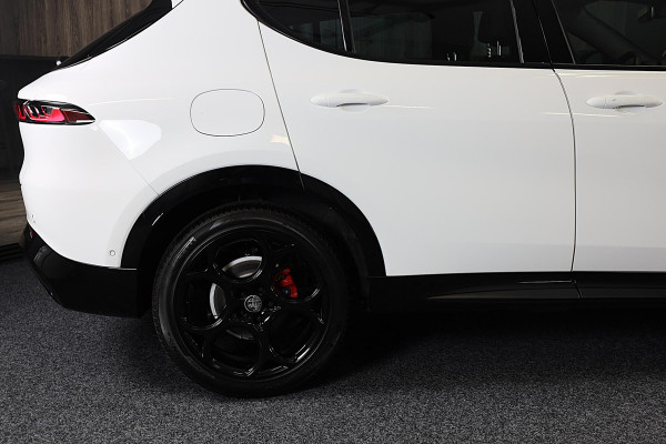 Alfa Romeo Tonale 1.5T Hybrid Veloce / 160 PK / Acc / Leder / Navi / 360 Camera / HK / Sfeerverlichting / Dode Hoek / Lane Assist