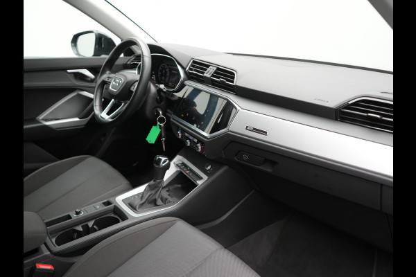 Audi Q3 45 TFSI e edition Plug In Hybrid 245pk Dealer O.H. PHEV | Trekhaak Af Fabriek | Adaptive Cruise | Camera | Voorstoelen Verwarmd | Blis | Apple Carplay | Virtual | Navigatie | DAB |