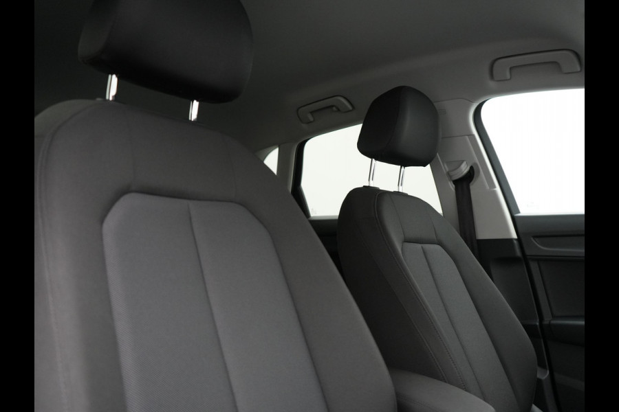 Audi Q3 45 TFSI e edition Plug In Hybrid 245pk Dealer O.H. PHEV | Trekhaak Af Fabriek | Adaptive Cruise | Camera | Voorstoelen Verwarmd | Blis | Apple Carplay | Virtual | Navigatie | DAB |