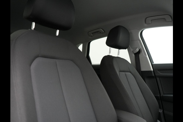 Audi Q3 45 TFSI e edition Plug In Hybrid 245pk Dealer O.H. PHEV | Trekhaak Af Fabriek | Adaptive Cruise | Camera | Voorstoelen Verwarmd | Blis | Apple Carplay | Virtual | Navigatie | DAB |