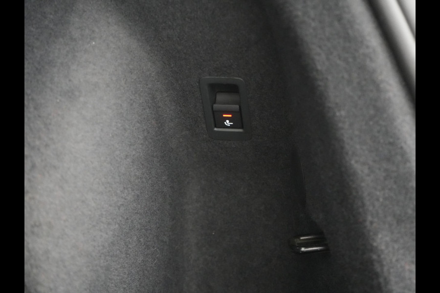 Audi Q3 45 TFSI e edition Plug In Hybrid 245pk Dealer O.H. PHEV | Trekhaak Af Fabriek | Adaptive Cruise | Camera | Voorstoelen Verwarmd | Blis | Apple Carplay | Virtual | Navigatie | DAB |