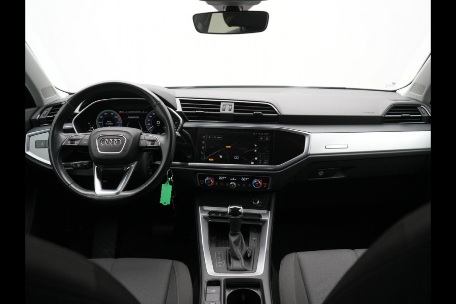 Audi Q3 45 TFSI e edition Plug In Hybrid 245pk Dealer O.H. PHEV | Trekhaak Af Fabriek | Adaptive Cruise | Camera | Voorstoelen Verwarmd | Blis | Apple Carplay | Virtual | Navigatie | DAB |
