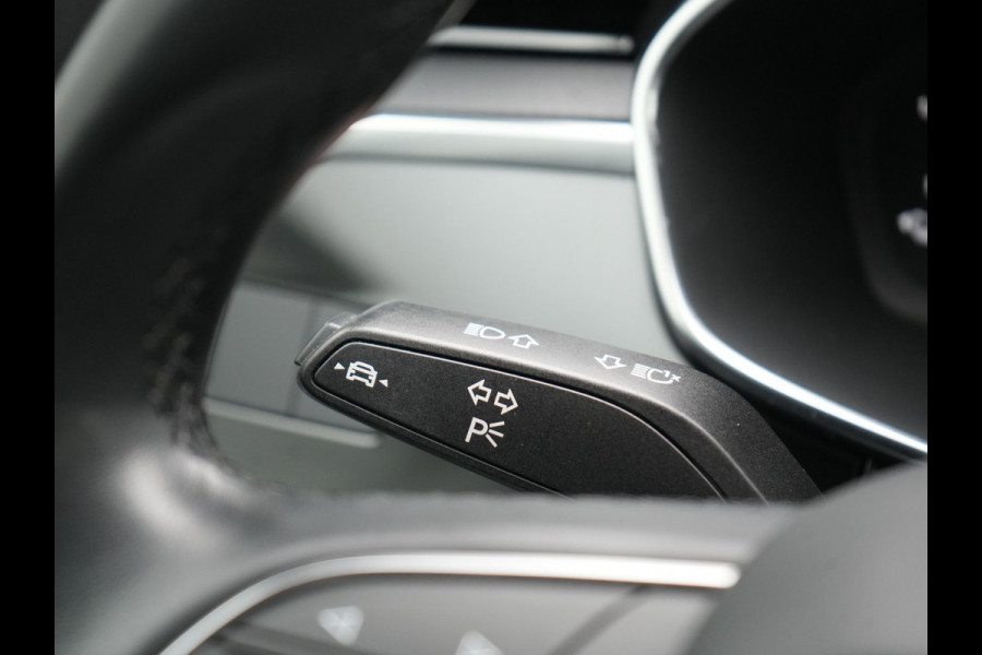 Audi Q3 45 TFSI e edition Plug In Hybrid 245pk Dealer O.H. PHEV | Trekhaak Af Fabriek | Adaptive Cruise | Camera | Voorstoelen Verwarmd | Blis | Apple Carplay | Virtual | Navigatie | DAB |