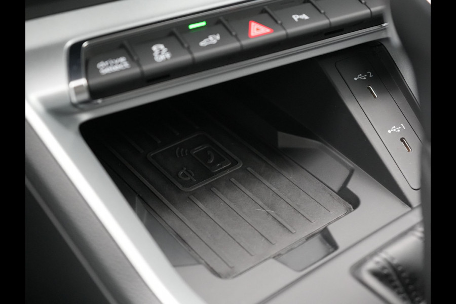 Audi Q3 45 TFSI e edition Plug In Hybrid 245pk Dealer O.H. PHEV | Trekhaak Af Fabriek | Adaptive Cruise | Camera | Voorstoelen Verwarmd | Blis | Apple Carplay | Virtual | Navigatie | DAB |