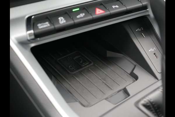 Audi Q3 45 TFSI e edition Plug In Hybrid 245pk Dealer O.H. PHEV | Trekhaak Af Fabriek | Adaptive Cruise | Camera | Voorstoelen Verwarmd | Blis | Apple Carplay | Virtual | Navigatie | DAB |