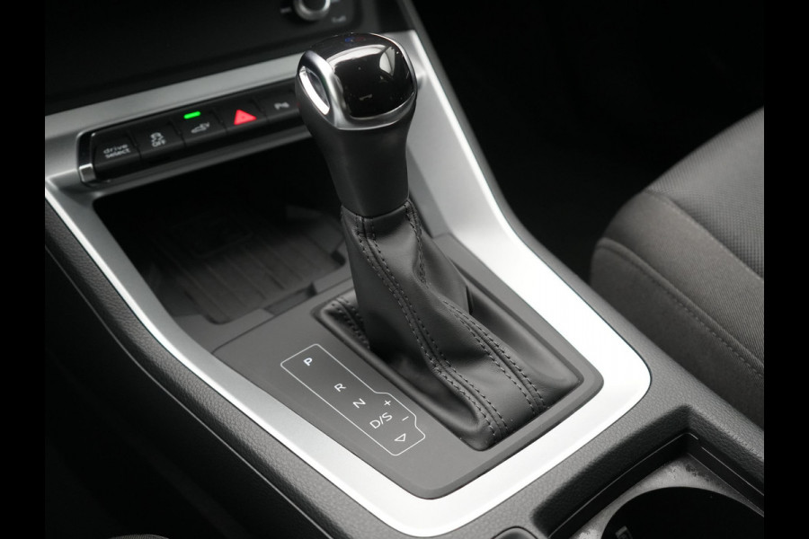 Audi Q3 45 TFSI e edition Plug In Hybrid 245pk Dealer O.H. PHEV | Trekhaak Af Fabriek | Adaptive Cruise | Camera | Voorstoelen Verwarmd | Blis | Apple Carplay | Virtual | Navigatie | DAB |