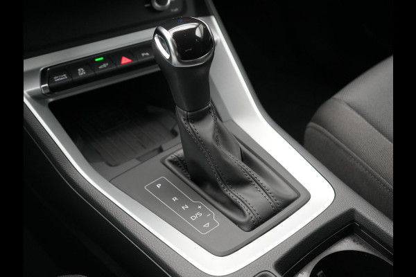 Audi Q3 45 TFSI e edition Plug In Hybrid 245pk Dealer O.H. PHEV | Trekhaak Af Fabriek | Adaptive Cruise | Camera | Voorstoelen Verwarmd | Blis | Apple Carplay | Virtual | Navigatie | DAB |