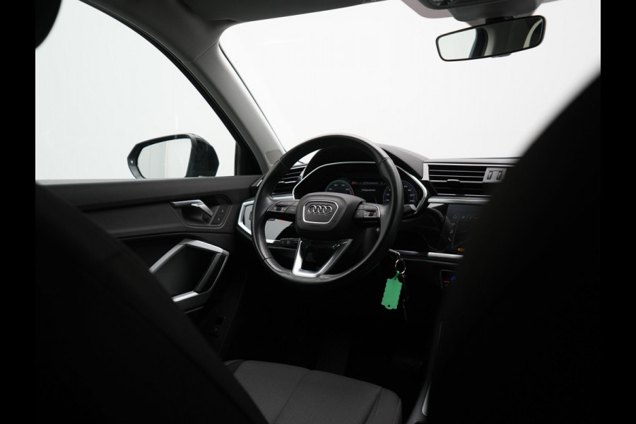 Audi Q3 45 TFSI e edition Plug In Hybrid 245pk Dealer O.H. PHEV | Trekhaak Af Fabriek | Adaptive Cruise | Camera | Voorstoelen Verwarmd | Blis | Apple Carplay | Virtual | Navigatie | DAB |