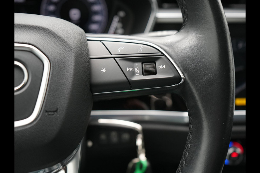 Audi Q3 45 TFSI e edition Plug In Hybrid 245pk Dealer O.H. PHEV | Trekhaak Af Fabriek | Adaptive Cruise | Camera | Voorstoelen Verwarmd | Blis | Apple Carplay | Virtual | Navigatie | DAB |