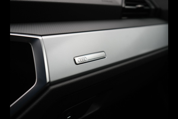 Audi Q3 45 TFSI e edition Plug In Hybrid 245pk Dealer O.H. PHEV | Trekhaak Af Fabriek | Adaptive Cruise | Camera | Voorstoelen Verwarmd | Blis | Apple Carplay | Virtual | Navigatie | DAB |