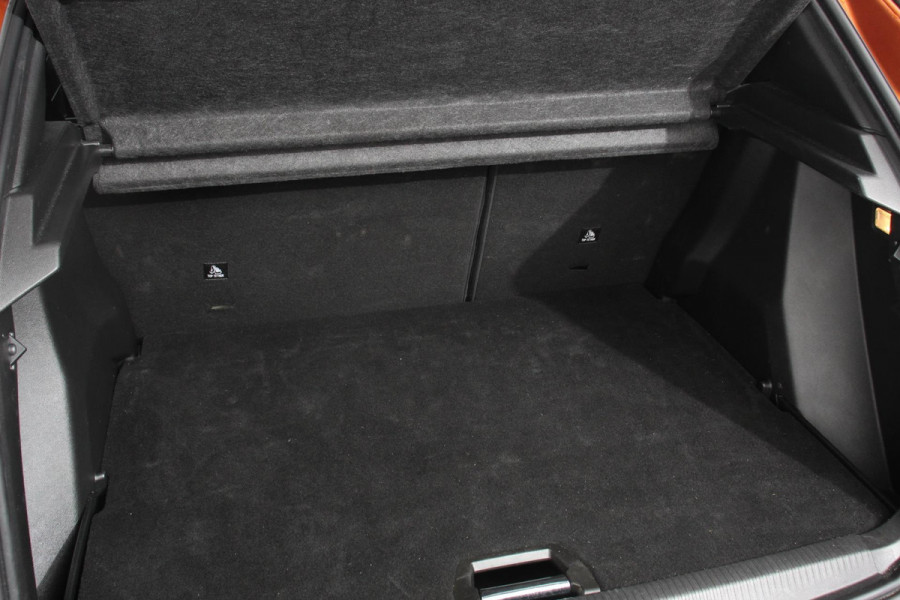 Peugeot 2008 1.2 PureTech 130pk Automaat Allure | Navigatie | Apple Carplay/Android | Climate Control | Dab | Led | Lichtmetalen Velgen | Parkeer sensoren | Cruise Control