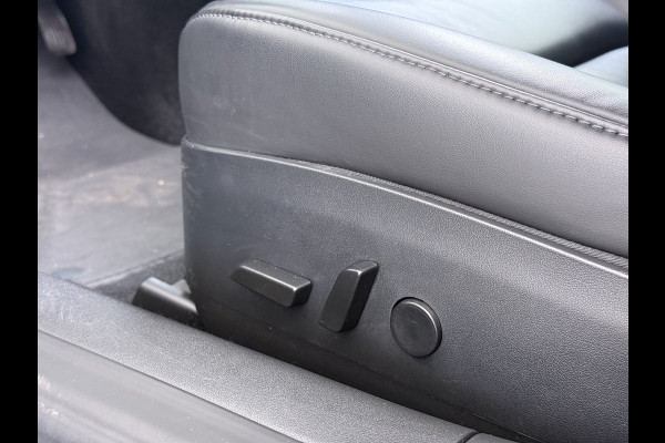 Tesla Model 3 RWD SR plus LFP Accu Trekhaak AutoPilot Leder Panoramadak Adaptive-Cruise Camera's Elektr.-Stuur+Stoelen+Spiegels+Geheugen+Easy- Navi LED DAB Voorverwarmen Keyless One-Pedal-Drive Lmv 18" SOH 92% 1e Eigenaar Origineel Nederlandse Auto 1.000kg Trekvermogen