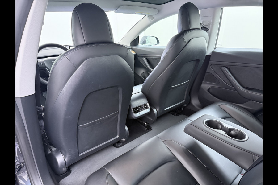 Tesla Model 3 RWD SR plus LFP Accu Trekhaak AutoPilot Leder Panoramadak Adaptive-Cruise Camera's Elektr.-Stuur+Stoelen+Spiegels+Geheugen+Easy- Navi LED DAB Voorverwarmen Keyless One-Pedal-Drive Lmv 18" SOH 92% 1e Eigenaar Origineel Nederlandse Auto 1.000kg Trekvermogen