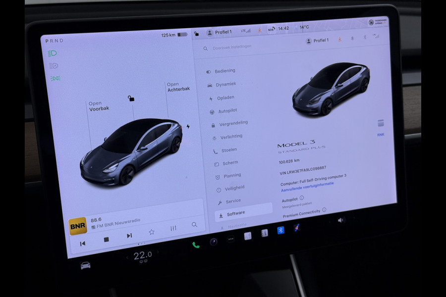 Tesla Model 3 RWD SR plus LFP Accu Trekhaak AutoPilot Leder Panoramadak Adaptive-Cruise Camera's Elektr.-Stuur+Stoelen+Spiegels+Geheugen+Easy- Navi LED DAB Voorverwarmen Keyless One-Pedal-Drive Lmv 18" SOH 92% 1e Eigenaar Origineel Nederlandse Auto 1.000kg Trekvermogen