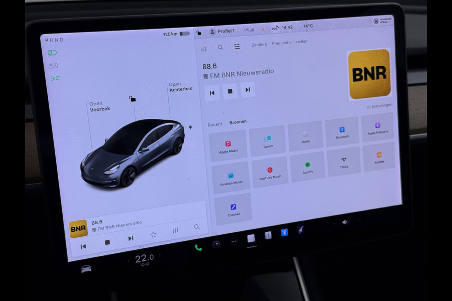 Tesla Model 3 RWD SR plus LFP Accu Trekhaak AutoPilot Leder Panoramadak Adaptive-Cruise Camera's Elektr.-Stuur+Stoelen+Spiegels+Geheugen+Easy- Navi LED DAB Voorverwarmen Keyless One-Pedal-Drive Lmv 18" SOH 92% 1e Eigenaar Origineel Nederlandse Auto 1.000kg Trekvermogen