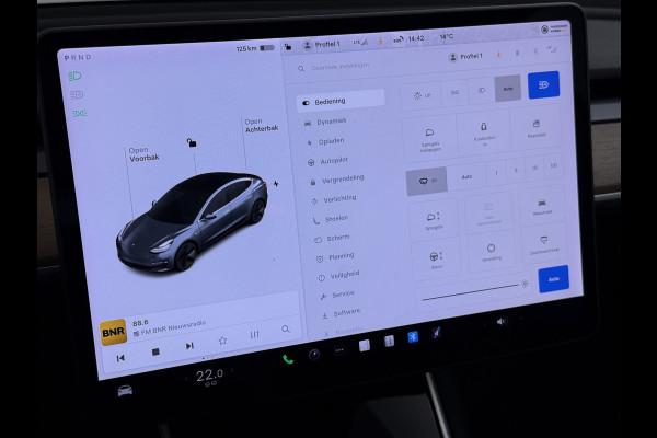Tesla Model 3 RWD SR plus LFP Accu Trekhaak AutoPilot Leder Panoramadak Adaptive-Cruise Camera's Elektr.-Stuur+Stoelen+Spiegels+Geheugen+Easy- Navi LED DAB Voorverwarmen Keyless One-Pedal-Drive Lmv 18" SOH 92% 1e Eigenaar Origineel Nederlandse Auto 1.000kg Trekvermogen