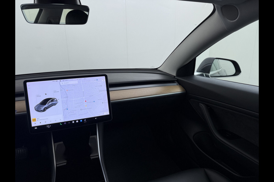 Tesla Model 3 RWD SR plus LFP Accu Trekhaak AutoPilot Leder Panoramadak Adaptive-Cruise Camera's Elektr.-Stuur+Stoelen+Spiegels+Geheugen+Easy- Navi LED DAB Voorverwarmen Keyless One-Pedal-Drive Lmv 18" SOH 92% 1e Eigenaar Origineel Nederlandse Auto 1.000kg Trekvermogen