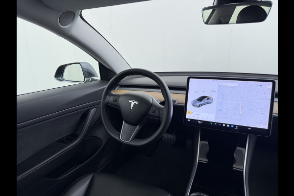 Tesla Model 3 RWD SR plus LFP Accu Trekhaak AutoPilot Leder Panoramadak Adaptive-Cruise Camera's Elektr.-Stuur+Stoelen+Spiegels+Geheugen+Easy- Navi LED DAB Voorverwarmen Keyless One-Pedal-Drive Lmv 18" SOH 92% 1e Eigenaar Origineel Nederlandse Auto 1.000kg Trekvermogen