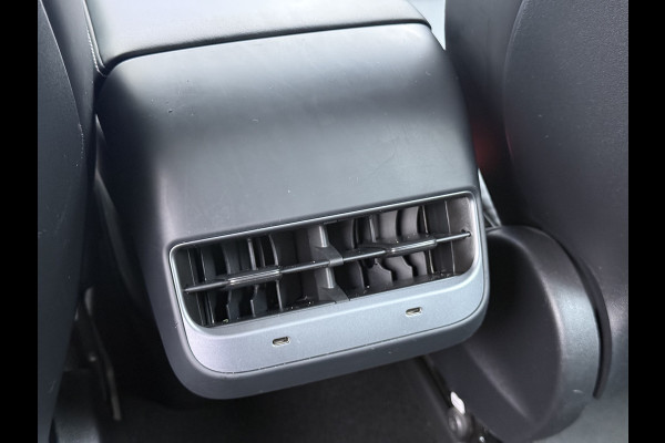 Tesla Model 3 RWD SR plus LFP Accu Trekhaak AutoPilot Leder Panoramadak Adaptive-Cruise Camera's Elektr.-Stuur+Stoelen+Spiegels+Geheugen+Easy- Navi LED DAB Voorverwarmen Keyless One-Pedal-Drive Lmv 18" SOH 92% 1e Eigenaar Origineel Nederlandse Auto 1.000kg Trekvermogen
