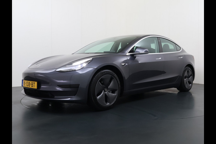 Tesla Model 3 RWD SR plus LFP Accu Trekhaak AutoPilot Leder Panoramadak Adaptive-Cruise Camera's Elektr.-Stuur+Stoelen+Spiegels+Geheugen+Easy- Navi LED DAB Voorverwarmen Keyless One-Pedal-Drive Lmv 18" SOH 92% 1e Eigenaar Origineel Nederlandse Auto 1.000kg Trekvermogen