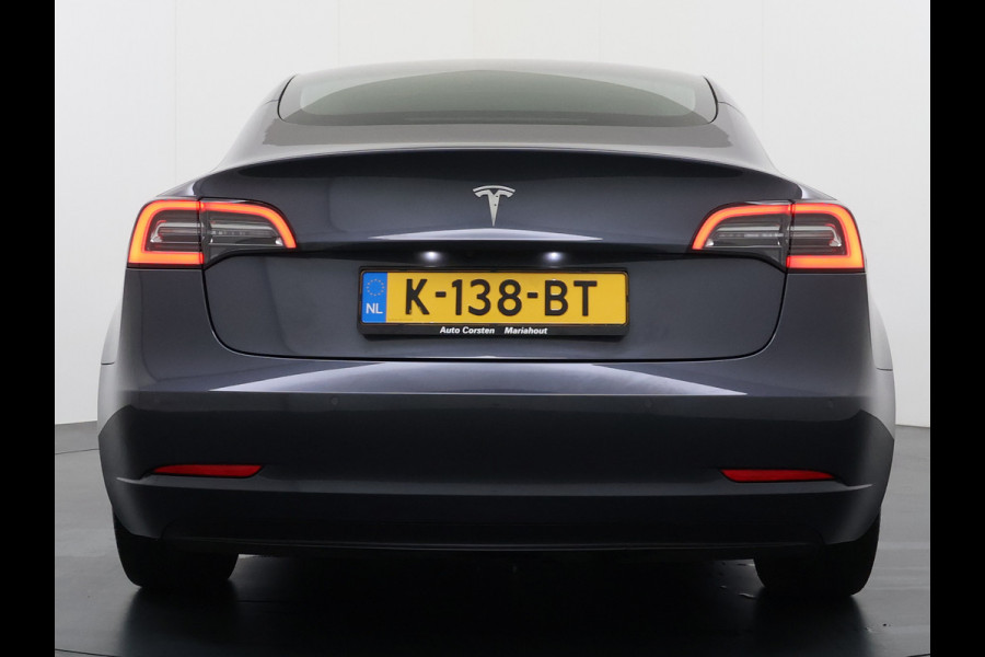 Tesla Model 3 RWD SR plus LFP Accu Trekhaak AutoPilot Leder Panoramadak Adaptive-Cruise Camera's Elektr.-Stuur+Stoelen+Spiegels+Geheugen+Easy- Navi LED DAB Voorverwarmen Keyless One-Pedal-Drive Lmv 18" SOH 92% 1e Eigenaar Origineel Nederlandse Auto 1.000kg Trekvermogen
