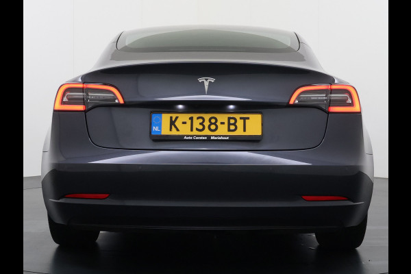 Tesla Model 3 RWD SR plus LFP Accu Trekhaak AutoPilot Leder Panoramadak Adaptive-Cruise Camera's Elektr.-Stuur+Stoelen+Spiegels+Geheugen+Easy- Navi LED DAB Voorverwarmen Keyless One-Pedal-Drive Lmv 18" SOH 92% 1e Eigenaar Origineel Nederlandse Auto 1.000kg Trekvermogen