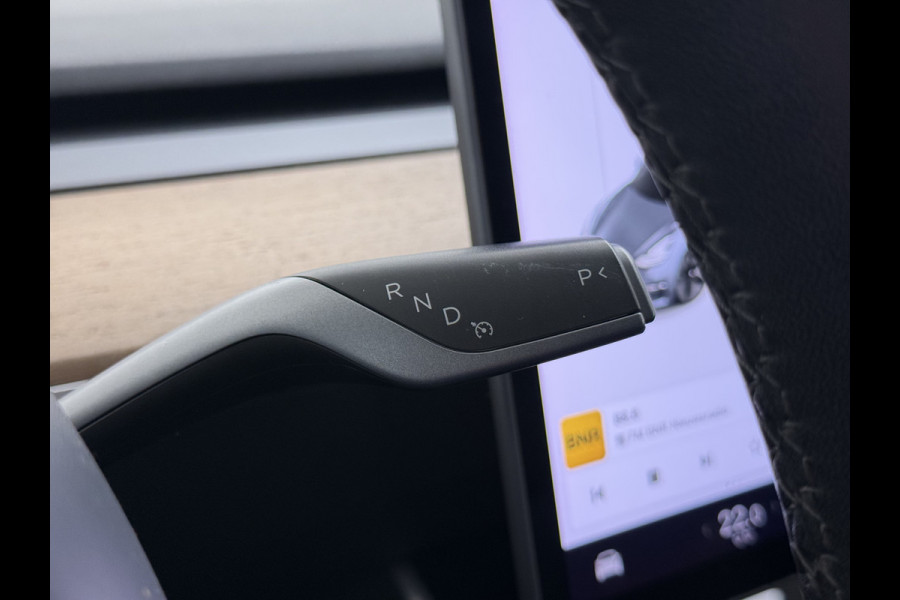 Tesla Model 3 RWD SR plus LFP Accu Trekhaak AutoPilot Leder Panoramadak Adaptive-Cruise Camera's Elektr.-Stuur+Stoelen+Spiegels+Geheugen+Easy- Navi LED DAB Voorverwarmen Keyless One-Pedal-Drive Lmv 18" SOH 92% 1e Eigenaar Origineel Nederlandse Auto 1.000kg Trekvermogen