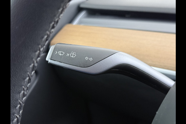 Tesla Model 3 RWD SR plus LFP Accu Trekhaak AutoPilot Leder Panoramadak Adaptive-Cruise Camera's Elektr.-Stuur+Stoelen+Spiegels+Geheugen+Easy- Navi LED DAB Voorverwarmen Keyless One-Pedal-Drive Lmv 18" SOH 92% 1e Eigenaar Origineel Nederlandse Auto 1.000kg Trekvermogen
