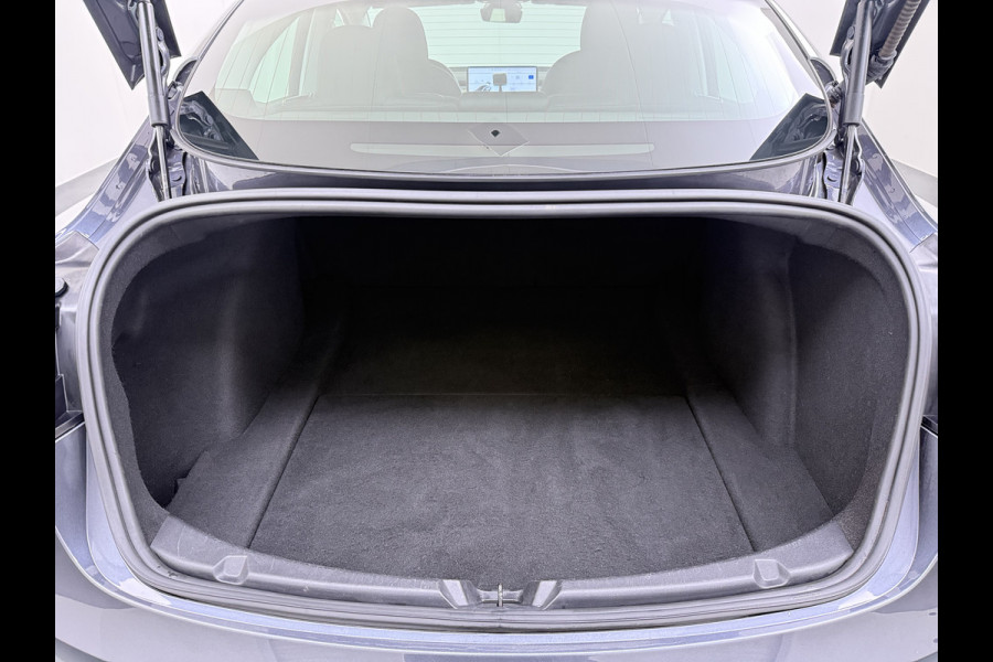 Tesla Model 3 RWD SR plus LFP Accu Trekhaak AutoPilot Leder Panoramadak Adaptive-Cruise Camera's Elektr.-Stuur+Stoelen+Spiegels+Geheugen+Easy- Navi LED DAB Voorverwarmen Keyless One-Pedal-Drive Lmv 18" SOH 92% 1e Eigenaar Origineel Nederlandse Auto 1.000kg Trekvermogen