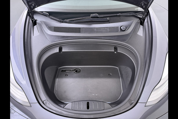 Tesla Model 3 RWD SR plus LFP Accu Trekhaak AutoPilot Leder Panoramadak Adaptive-Cruise Camera's Elektr.-Stuur+Stoelen+Spiegels+Geheugen+Easy- Navi LED DAB Voorverwarmen Keyless One-Pedal-Drive Lmv 18" SOH 92% 1e Eigenaar Origineel Nederlandse Auto 1.000kg Trekvermogen