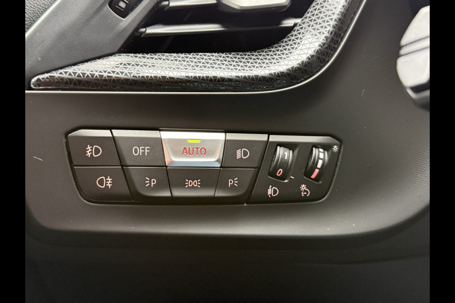 BMW 1-serie 116i Business Edition | Apple Carplay | Navi | Origineel NL | Dealeronderhouden