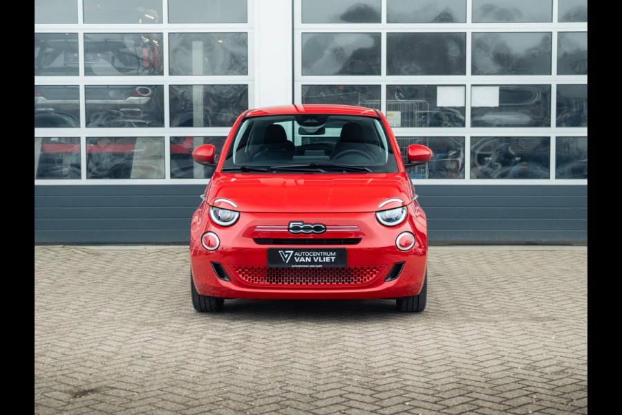 Fiat 500 Hybrid Torino Launch Edition | Private Lease € 379,- | New | Clima | Carplay | PDC | Priv Glass | Rosso Passione