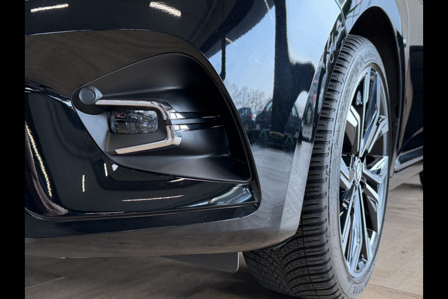 Renault Clio 1.0 TCe 92pk Aut | Intens | Groot Navi | Bose | 17" | Dode hoek | 360 | Stoel & Stuur verwarming | Volledig Renault Dealer onderhouden!