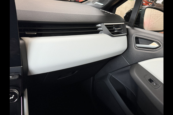 Renault Clio 1.0 TCe 92pk Aut | Intens | Groot Navi | Bose | 17" | Dode hoek | 360 | Stoel & Stuur verwarming | Volledig Renault Dealer onderhouden!