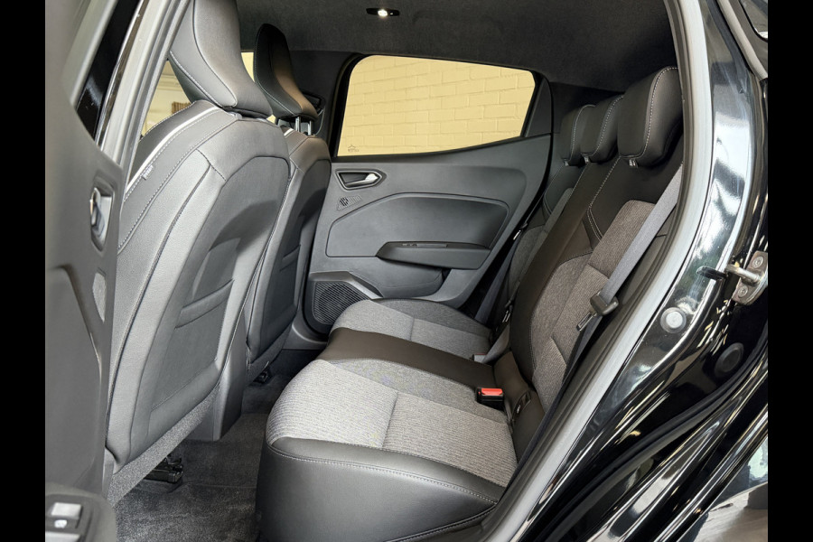 Renault Clio 1.0 TCe 92pk Aut | Intens | Groot Navi | Bose | 17" | Dode hoek | 360 | Stoel & Stuur verwarming | Volledig Renault Dealer onderhouden!