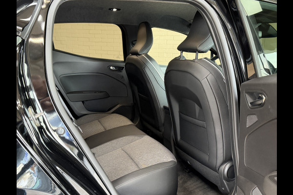 Renault Clio 1.0 TCe 92pk Aut | Intens | Groot Navi | Bose | 17" | Dode hoek | 360 | Stoel & Stuur verwarming | Volledig Renault Dealer onderhouden!