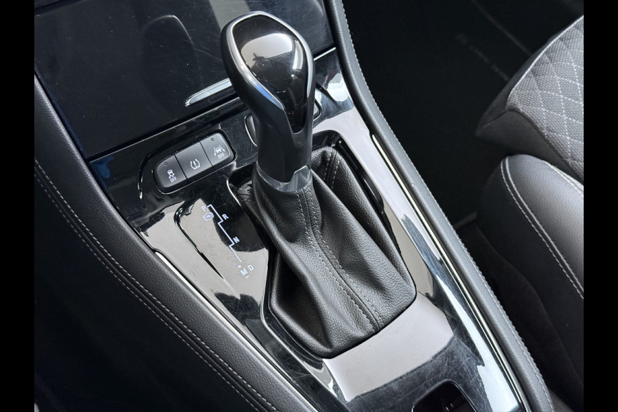 Opel Grandland X AUT-8 T131pk Innovation Trekhaak LED Navi 17"lm Keyless 1/2Leer AGR-Comfort-Stoel+Verwarmd Apple/Android Pdc Dab Ecc Tel. Isofix Mistlampen Priv.Glass Blindspot Lane-dep. Bordherk. Usb Bluetooth CruiseControl Licht-/Zichtpakket Elek.Inkl.spiegels Elek.Ramen Led 17''LM 1.2 Turbo Business Elegance NL-auto EURO 6 Origin.NLse auto Volledig Dealer onderhouden 1300kg trekvermogen € 39.000,- nieuw