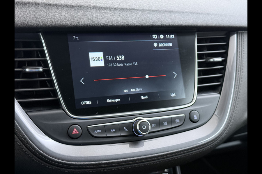 Opel Grandland X AUT-8 T131pk Innovation Trekhaak LED Navi 17"lm Keyless 1/2Leer AGR-Comfort-Stoel+Verwarmd Apple/Android Pdc Dab Ecc Tel. Isofix Mistlampen Priv.Glass Blindspot Lane-dep. Bordherk. Usb Bluetooth CruiseControl Licht-/Zichtpakket Elek.Inkl.spiegels Elek.Ramen Led 17''LM 1.2 Turbo Business Elegance NL-auto EURO 6 Origin.NLse auto Volledig Dealer onderhouden 1300kg trekvermogen € 39.000,- nieuw