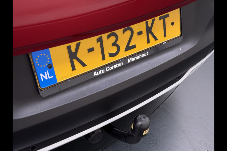 Opel Grandland X AUT-8 T131pk Innovation Trekhaak LED Navi 17"lm Keyless 1/2Leer AGR-Comfort-Stoel+Verwarmd Apple/Android Pdc Dab Ecc Tel. Isofix Mistlampen Priv.Glass Blindspot Lane-dep. Bordherk. Usb Bluetooth CruiseControl Licht-/Zichtpakket Elek.Inkl.spiegels Elek.Ramen Led 17''LM 1.2 Turbo Business Elegance NL-auto EURO 6 Origin.NLse auto Volledig Dealer onderhouden 1300kg trekvermogen € 39.000,- nieuw