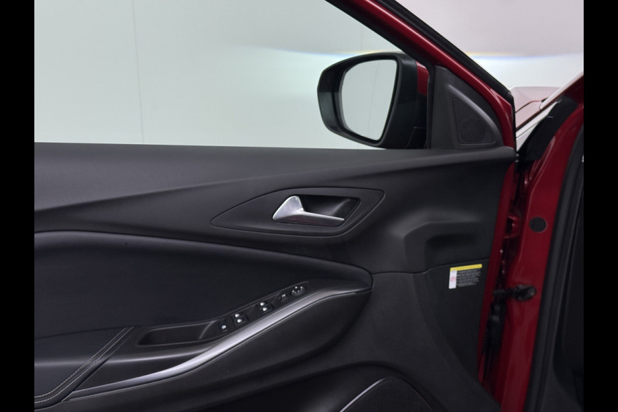 Opel Grandland X AUT-8 T131pk Innovation Trekhaak LED Navi 17"lm Keyless 1/2Leer AGR-Comfort-Stoel+Verwarmd Apple/Android Pdc Dab Ecc Tel. Isofix Mistlampen Priv.Glass Blindspot Lane-dep. Bordherk. Usb Bluetooth CruiseControl Licht-/Zichtpakket Elek.Inkl.spiegels Elek.Ramen Led 17''LM 1.2 Turbo Business Elegance NL-auto EURO 6 Origin.NLse auto Volledig Dealer onderhouden 1300kg trekvermogen € 39.000,- nieuw