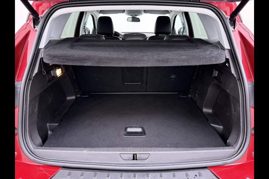 Opel Grandland X AUT-8 T131pk Innovation Trekhaak LED Navi 17"lm Keyless 1/2Leer AGR-Comfort-Stoel+Verwarmd Apple/Android Pdc Dab Ecc Tel. Isofix Mistlampen Priv.Glass Blindspot Lane-dep. Bordherk. Usb Bluetooth CruiseControl Licht-/Zichtpakket Elek.Inkl.spiegels Elek.Ramen Led 17''LM 1.2 Turbo Business Elegance NL-auto EURO 6 Origin.NLse auto Volledig Dealer onderhouden 1300kg trekvermogen € 39.000,- nieuw