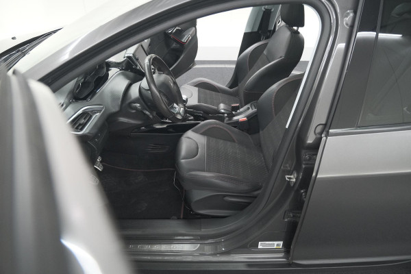 Peugeot 2008 PureTech 130 GT-Line | Allseason Banden | Panoramadak | Apple Carplay | Parkeersensoren