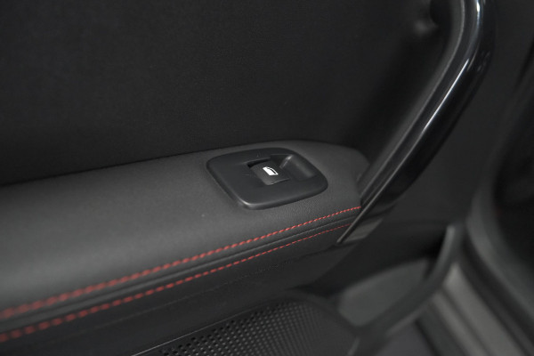 Peugeot 2008 PureTech 130 GT-Line | Allseason Banden | Panoramadak | Apple Carplay | Parkeersensoren