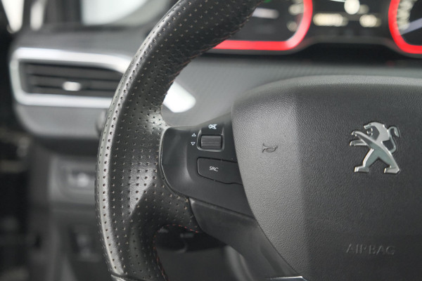 Peugeot 2008 PureTech 130 GT-Line | Allseason Banden | Panoramadak | Apple Carplay | Parkeersensoren