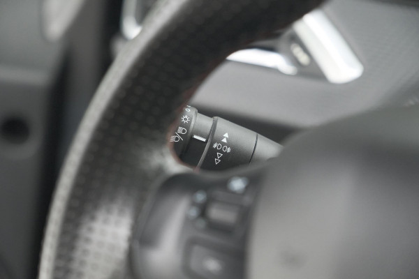 Peugeot 2008 PureTech 130 GT-Line | Allseason Banden | Panoramadak | Apple Carplay | Parkeersensoren