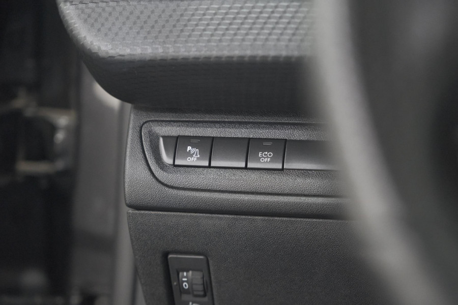 Peugeot 2008 PureTech 130 GT-Line | Allseason Banden | Panoramadak | Apple Carplay | Parkeersensoren